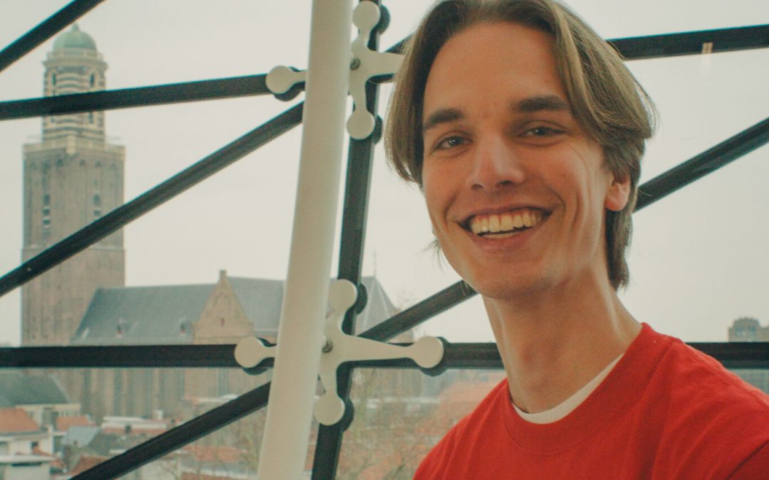 CODE ROOD: Jonatan als Penningmeester